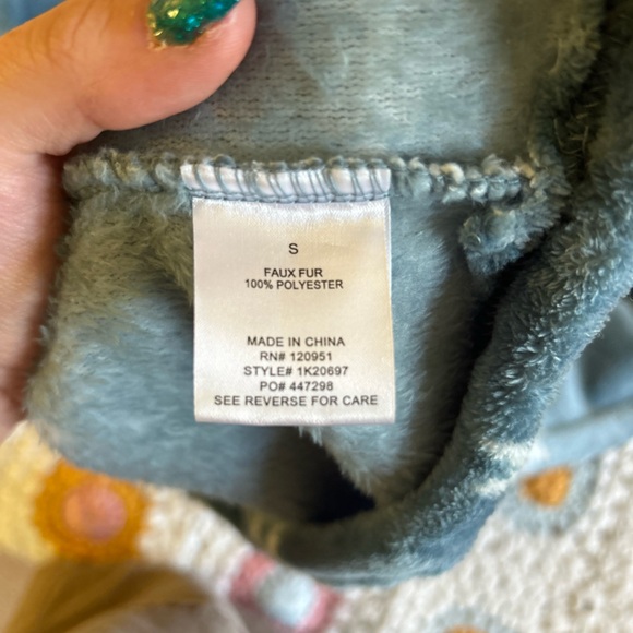 snowflake blue top ! ☃️❄️ - Picture 8 of 9